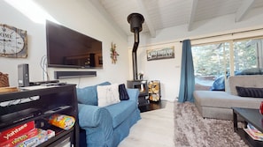 Furniture, Indoors, Living Room, Couch, Screen