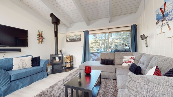 Home Decor, Furniture, Indoors, Living Room, Couch