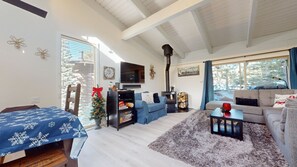 Home Decor, Furniture, Indoors, Living Room, Table
