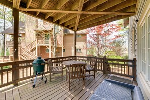 Deck | Seating & Dining | Gas Grill | Smoker