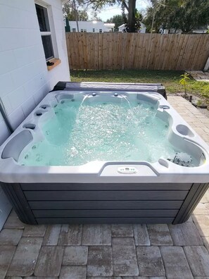 Outdoor spa tub