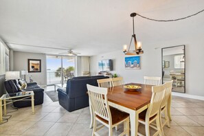 dining area with seating for 6