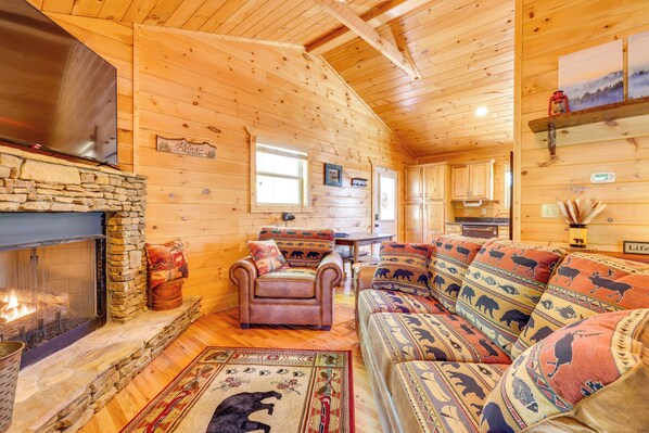 Murphy Vacation Rental | 2BR | 1BA | 760 Sq Ft | Stairs Required to Access