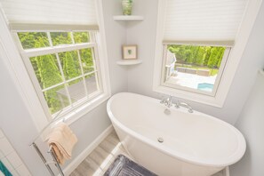 2nd fl Private bathroom Bedroom 1