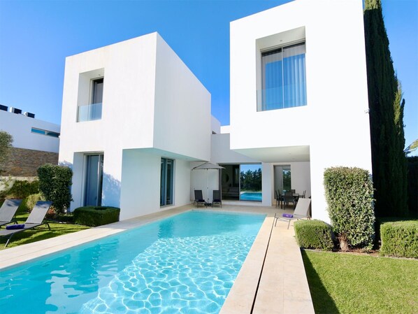 Contemporary Vilamoura Villa | Villa Bea | 5 Bedrooms | Bright Interiors | Golf Course Views