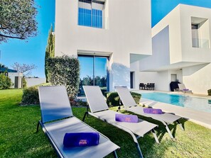 Contemporary Vilamoura Villa | Villa Bea | 5 Bedrooms | Bright Interiors | Golf Course Views