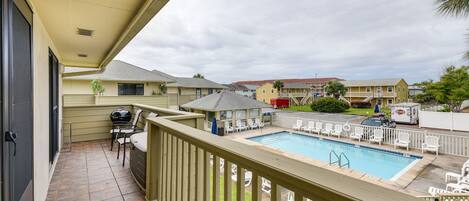 Miramar Beach Vacation Rental | 1BR | 1BA | 612 Sq Ft | Stairs Required