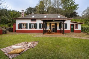 Jardin et vue sur la propriété