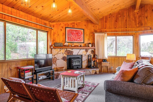 Groveland Vacation Rental | 2BR | 2BA | 1,048 Sq Ft | 4 Steps to Enter