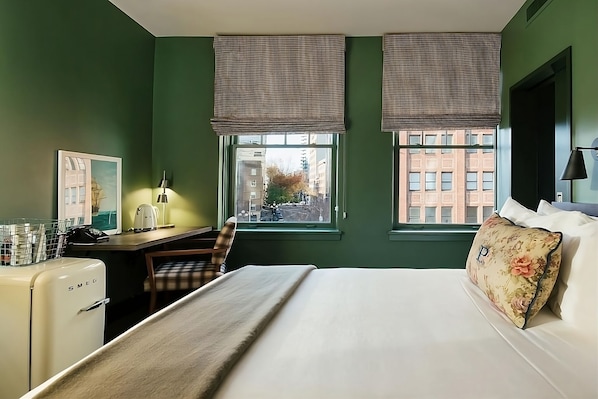 Unit with 1 Queen size Bed