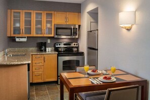 Unit with fully-equipped kitchen