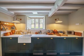 Ford Cottage, Corscombe: The well-equipped kitchen