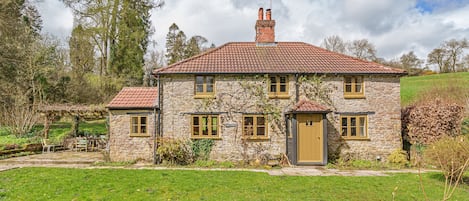 Ford Cottage, Corscombe: A picturesque cottage in a secluded setting