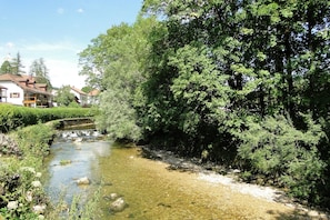 Gßte situé en bordure de riviÚre La Saine