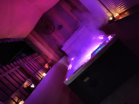 Indoor spa tub