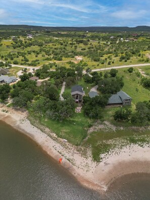 Beautiful lakefront home!