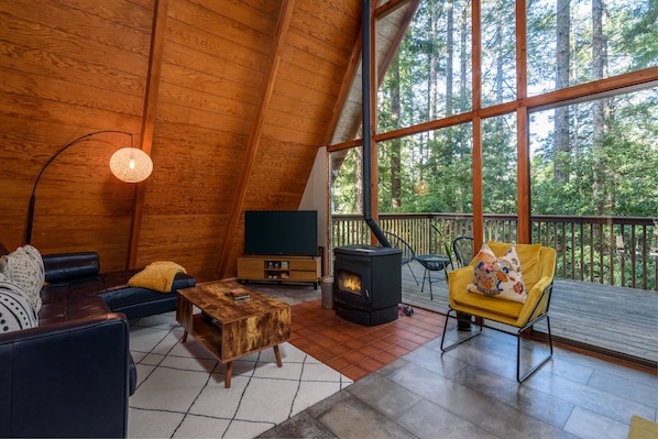 Cozy and spacious living area with TV and fireplace