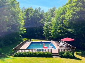 Private outdoor  pool behind house, it’s not heated pool .open May to October