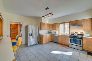 Kitchen | Gas Stove/Oven | Dishwasher | Refrigerator | Coffee Maker | Toaster