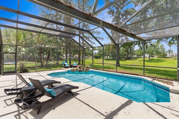 Splendid Shared Pool of the Apartment in Kissimmee - Cosy beach chairs available - Dive into refreshing poolside escape - Immerse yourself in the cool elegance of our pool - Experience ultimate relaxation in our poolside paradise