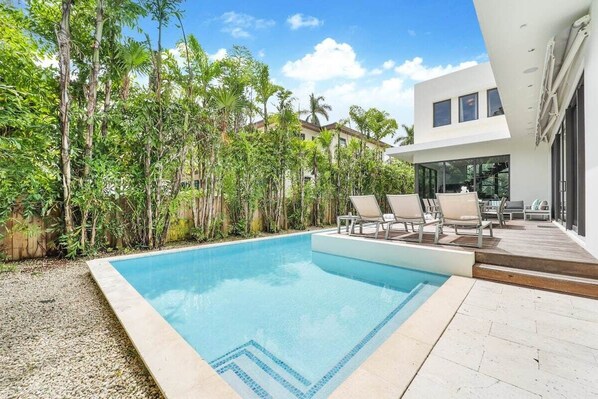 L shaped heated pool