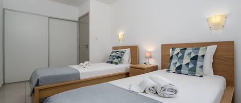 The bedroom with 2 single beds is full of natural light. Linen and towels are provided for your convenience! 
#portugal #pt #portimao #cozy #comfortable