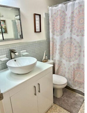 Bathroom 1 with tub/shower combo