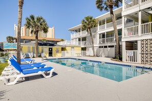 Sea Villas III | Community Amenities | Outdoor Pool | Grill
