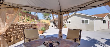 Vista Vacation Rental | 3BR | 2BA | 1,701 Sq Ft | 2 Small Steps to Enter