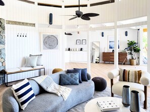 Chic, modern living area – perfect for relaxation and entertaining. (1)