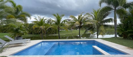 Pool / Piscina 