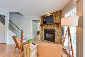 Sitting Area | Smart TV | Electric Fireplace