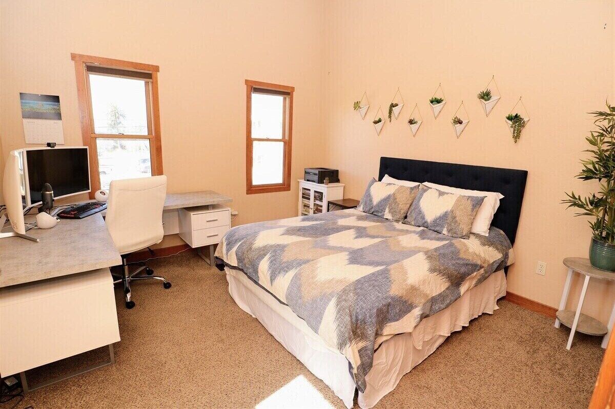This house is a 2 bedroom(s), 3 bathrooms, located in Tucson, AZ.