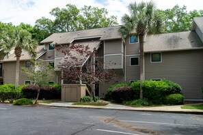 2 bedroom, 2 bath first floor villa with golf course views