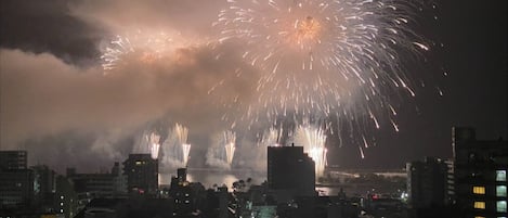 Appreciation of sea fireworks from the villa (April 15, 2020 in rainy weather)