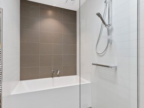 016 Open2view ID584769 1 271 Nelson Road (1)