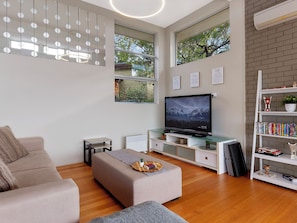 004 Open2view ID584769 1 271 Nelson Road
