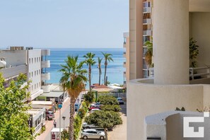 Blick von der Terrasse auf die Umgebung