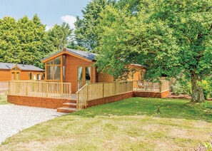 Cherry Tree Lodge - Herons Brook Retreat Lodges, Narberth, Nr Tenby