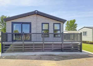 Platinum 3 bed lodge (Pet) - North Shore Holiday Park, Roman Bank, Skegness