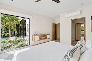 Master Room, King bed, indoor and outdoor shower