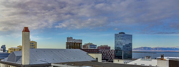 You have a cool mountain view from the balcony on the 5th floor