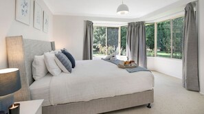 Bedroom 1 - king bed