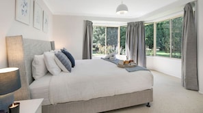 Bedroom 1 - king bed
