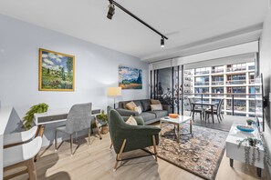 Stylish, spacious open-plan, with ducted air-conditioning...