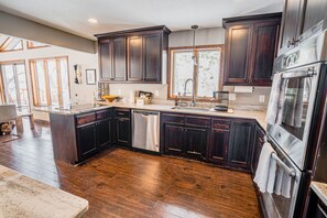 So much space in this kitchen!