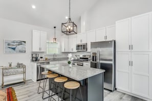 110 S G St - Kitchen