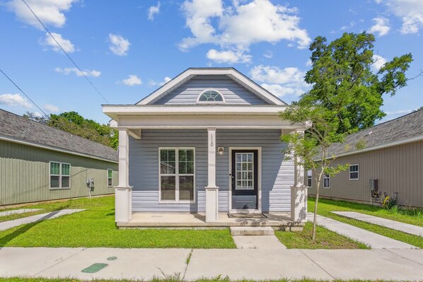 110 S G St - Front of Home