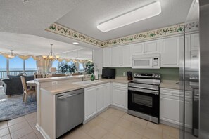 All modern appliances to make meal preparation a breeze.