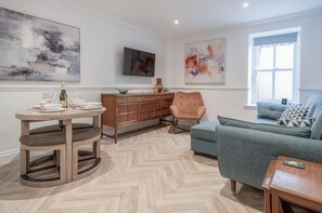 The Cwtch - 2 Bedroom Apartment - Tenby (15012)